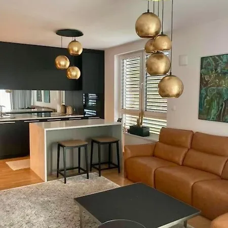 Lägenhet Luxusny Byt Blizko Niv